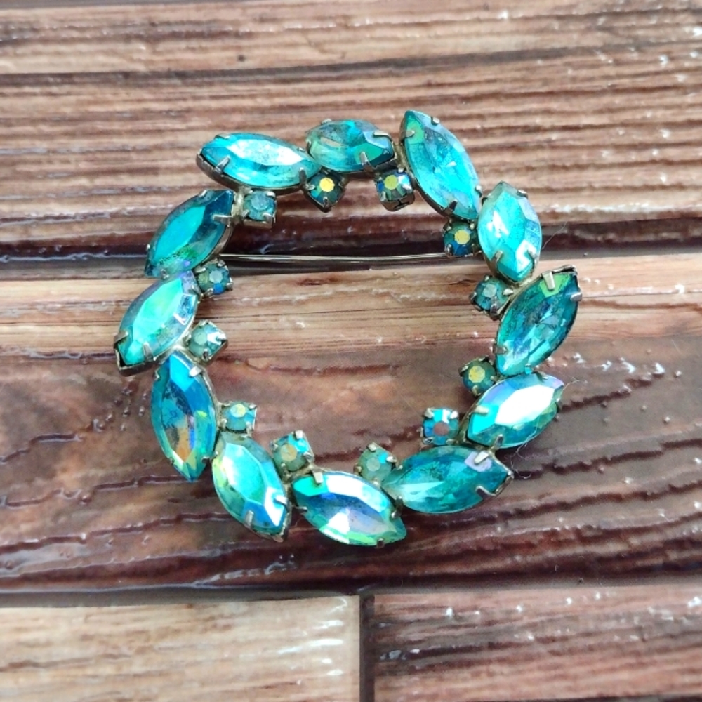 Vintage 50's Aurora Borealis Rhinestone Wreath Brooch Circle Shape Bright Blue